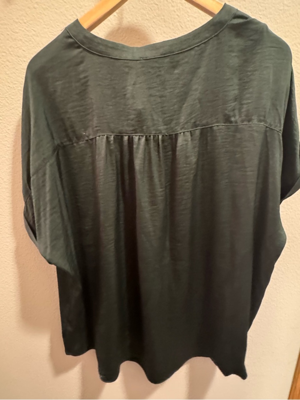 Gibson and Latimer Hunter Green Polyester Short Sleeved Blouse Size Large NWT - Picture 6 of 9